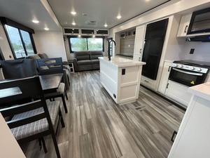 Remolque Jayco Jay F-l-i-g-h-t S-l-x 334RTS 2026 Usado en Buen Estado, Listo para la Venta - Product Image 4