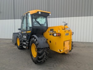 Manipulador Telescópico JCB 542-70 AGRI PLUS 2020 con Cucharón de 3 Yardas y Borde de Corte Atornillado, Tracción en las 4 Ruedas, 125 HP con Acoplamiento Rápido Hidráulico - Product Image 5