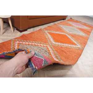 Alfombra Turca Vintage Herki Runner de 2.9x10 pies, Alfombra Naranja del Suroeste de Estados Unidos, de Lana - Product Image 3