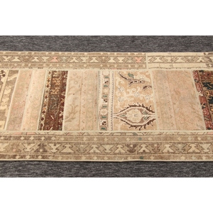 Alfombra turca vintage, alfombra de patchwork de 2.6x8.3 pies, alfombra beige con pequeños motivos geométricos y elementos florales. - Product Image 5