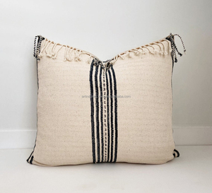 Housses de coussin en coton tissé à la main de haute qualité taie d'oreiller brodée pour lit à usage domestique disponible en gros - Product Image 5
