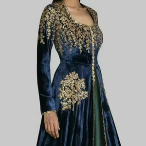 NOUVELLE ÉLÉGANTE BRODERIE ZARI LOURDE SUR VESTE LONGUE & ROBE LEHENGA AVEC PERLES DE VERRE EN CRISTAL, PIERRE, TRAVAIL DABKA POUR FÊTE @ 2024 - Product Image 1