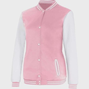 เสื้อแจ็คเก็ตวาร์ซิตี้สีชมพูอ่อนและสีขาว – สไตล์ลำลองแบบนักศึกษา ตัวเสื้อสีชมพูพาสเทล แขนเสื้อสีขาว - Product Image 6
