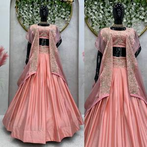 ชุดเลเฮนกาโชลีปักลายสีชมพูอ่อนสำหรับผู้หญิง |   ชุดเจ้าสาวและชุดงานเลี้ยงพร้อมผ้าคลุมไหล่ |   คำสั่งซื้อแบบกำหนดเองจำนวนมาก - Product Image 1