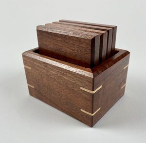 Sous-verres classiques en bois naturel ronds et carrés en bois d'acacia massif pour bar à la maison et bureau pour le café et les boissons Ensemble de 6 - Product Image 5