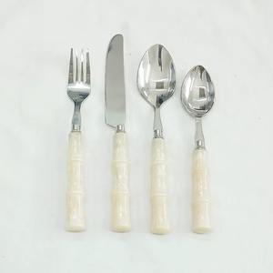 Couverts en acier inoxydable plaqué couleur argent avec manche en bois de qualité supérieure Ensemble de 5 fourchette cuillère couteau couverts allant au lave-vaisselle - Product Image 6