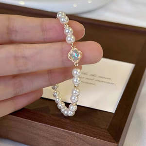 Bracelet à breloques en imitation perle Nora, plaqué or, trèfle à quatre feuilles, bijoux de mode pour femmes, bracelet cadeau - Product Image 4