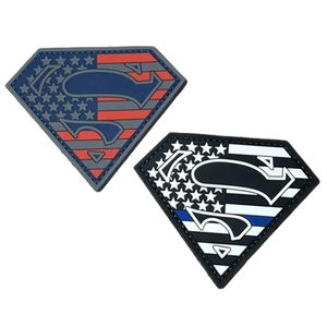 洋服フックとループバック3Dソフトラバーロゴパッチカスタム薄型ブルーラインアメリカ国旗スーパーマンシールドPVCパッチ - Product Image 1