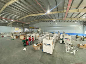 Les fournisseurs Dewoo du Vietnam fournissent un matériau de coextrusion de taille personnalisée en composite WPC porte feuille panneau creux - Product Image 6