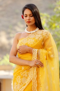 Travail de broderie indienne traditionnelle Saree en soie organza avec chemisier pièce femmes fête et mariage porter bas prix du Pakistan - Product Image 2