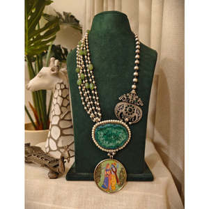 Collier Pichwai Tribal Tales avec design multi-perles, bijou de collection culturelle - Product Image 5