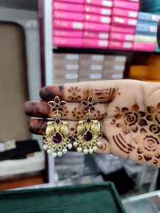 Boucles d'oreilles vintage en or de vente chaude pour femmes boucles d'oreilles occidentales affichage de boucles d'oreilles de style vintage élégant - Product Image 3