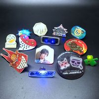 Fournisseur d'usine ODM, badge lumineux LED, bouton, épingle de revers, LOGO de forme personnalisée, badge magnétique LED pour événement de fête