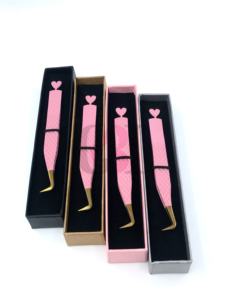 Pince à épiler professionnelle pour extensions de cils en acier inoxydable, nouvelle, avec revêtement en poudre rose clair à 90 degrés, design cœur sur le dos et pointe dorée - Product Image 4