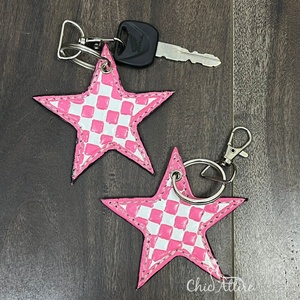 Llavero de Diseño con Estrella de Cuero a Cuadros, Novedad 2025, Accesorio con Dije de Estrella, Moderno, para Mujer - Product Image 1