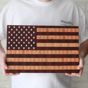 Planche à découper en bois avec drapeau américain, planche à découper patriotique pour la cuisine, parfaite pour la cuisine à domicile et l'exposition, fabriquée à la main en Inde - Product Image 1