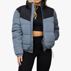 Nuevas tarifas baratas Mejor oferta Chaquetas de invierno de cuerpo corto para mujer 2025 Estilo personalizado Manga larga recortada OEM Chaqueta acolchada para mujer - Product Image 3