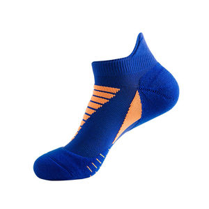 Vente en gros de nouvelles chaussettes pour femmes, chaussettes unies respirantes, chaussettes de sport courtes à la cheville, chaussettes décontractées, chaussettes basses pour hommes et femmes - Product Image 1