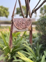 Sac à bandoulière en cuir de vachette style western avec franges, fait main, multi-usages, style bohème gypsy