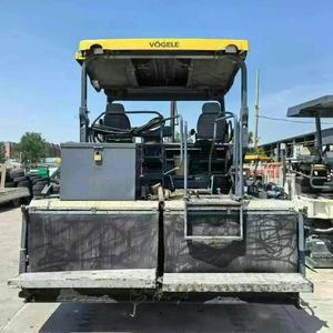 آلة رصف الأسفلت المجنزرة فوجيل سوبر 2100-3L بمحرك دويتز، بقدرة إنتاجية تبلغ 1,600 طن/ساعة وتقنية توفير الوقود إيكودرايف - Product Image 2