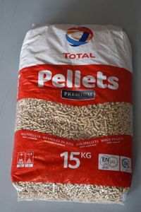 Granulés de bois de pin et de hêtre de qualité A1, forme bâton de 6 mm, sciure de bois, 7 % de cendres, en sacs de 15 kg pour poêles à granulés, utilisation mondiale - Product Image 3