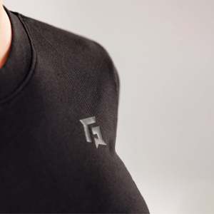 Haut de yoga noir Dynamic Grip, design confortable de style crop top - Product Image 4