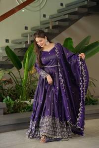 Conjunto de traje Anarkali largo bordado en morado de Unity Luxure Premium con dupatta, tela de seda brillante, ropa étnica para mujer - Product Image 3