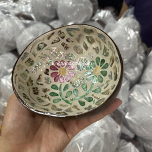 Cuenco de cáscara de coco natural con interior de laca brillante-Utensilios de cocina decorativos, seguros para alimentos y sostenibles para regalar - Product Image 4