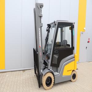 Chariot élévateur électrique Jungheinrich série EFG conçu pour une manutention fluide dans les zones de stockage fréquentées Achetez maintenant pour des performances optimales - Product Image 6