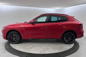 2022 pour Levante Trofeo, transmission automatique, conduite à gauche, transmission intégrale, sièges en cuir, taille des pneus R18, caméra arrière, autonomie 601-700 km, 90-110 kWh - Product Image 2