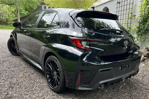 LISTO PARA CONDUCIR - USADO, VOLANTE A LA IZQUIERDA |   CONDUCCIÓN DERECHA |   TOYOTA GR COROLLA 2023 con 4300 millas - Product Image 3