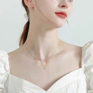 Collier pendentif en argent sterling avec chaîne en boîte à maillons, moissanite ronde taille brillant de 8 mm, 2 carats, 3 mm, double sertissage, tendance pour femmes - Product Image 5