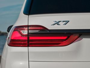 2021 X7 xDrive40i ~5,500 Millas, Motor Turbo de 6 Cilindros, Tracción en las Cuatro Ruedas, Equipamiento de Alta Gama, Sin Modificaciones - Product Image 4