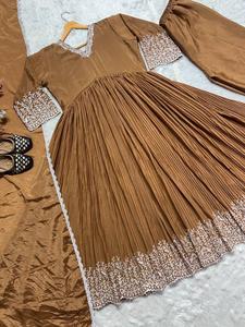 Nuevo diseñador Party Wear Aliya Cut Chinon Seda Secuencia Bordado y borde de encaje Vestido y Palazzo con conjunto de traje Dupatta - Product Image 4