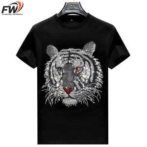 Camiseta Corta Extra Grande de Corte Cuadrado Hecha a Medida en Felpa Francesa 100% Algodón con Estampado Gráfico y Pedrería en Toda la Superficie - Product Image 1