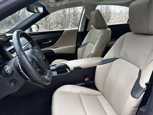 MÁS VENDIDO EN 2019: LE-X-US E-S 350 FWD, TRANSMISIÓN AUTOMÁTICA, MOTOR V6, ASIENTOS DE CUERO - Product Image 3