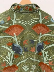 เสื้อโค้ทผู้หญิงลายดอกไม้โบฮีเมียนแบบมีกระดุมและซับในทำมือเสื้อคลุมฤดูหนาว - Product Image 6