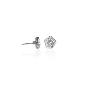 Boucles d'oreilles clous en argent 925 plaqué or rose, diamant taille émeraude, motif floral tendance pour mariage et fiançailles, avec saphir et perle principaux - Product Image 1