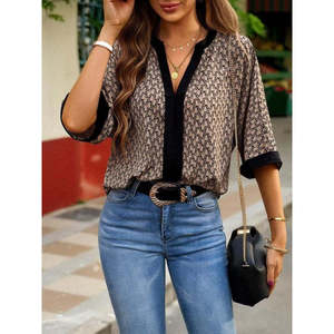 Blusa de Manga Corta con Estampado y Detalle de Franja Frontal para Mujer, Cuello en V, Corte Regular, Estilo Casual para Uso Diario, Marca Jane's - Product Image 4