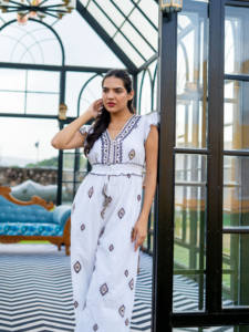 Mono Blanco Bohemio Bordado para Mujer, Cuello en V, Manga con Volantes, Mono de Verano, Ropa de Playa, Estilo Bohemio, Bordado Blanco - Product Image 2