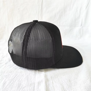 Casquette Trucker Classique à 6 Panneaux et Visière Plate, en Denim Personnalisé avec Patch Tissé, Dos en Maille, Fermeture Snapback, Noir Uni pour le Sport - Vente en Gros - Product Image 4
