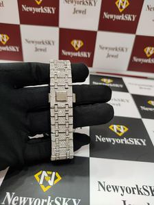 Présentation d'une montre Hip Hop Moissanite en diamant fabriquée en acier inoxydable, décontractée à formelle conçue pour la vie quotidienne des hommes - Product Image 5