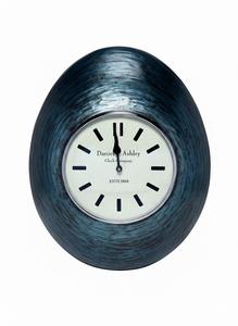 Horloge murale ovale moderne en cuivre martelé, horloge analogique silencieuse en métal de luxe en forme d'œuf pour la décoration du salon, style industriel rétro nordique - Product Image 4