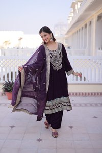 Vêtements traditionnels indiens et pakistanais pour femmes les plus populaires Boutique Sharara Suit Exclusif Travail ethnique scintillant doré pour les mariages - Product Image 5