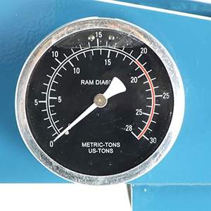 <span class=keywords><strong>Presse</strong></span> <span class=keywords><strong>hydraulique</strong></span> d'atelier <span class=keywords><strong>30T</strong></span>, <span class=keywords><strong>presse</strong></span> manuelle de haute qualité, prix bas, poinçonnage, <span class=keywords><strong>presse</strong></span> <span class=keywords><strong>hydraulique</strong></span> pneumatique d'atelier - Product Image 5