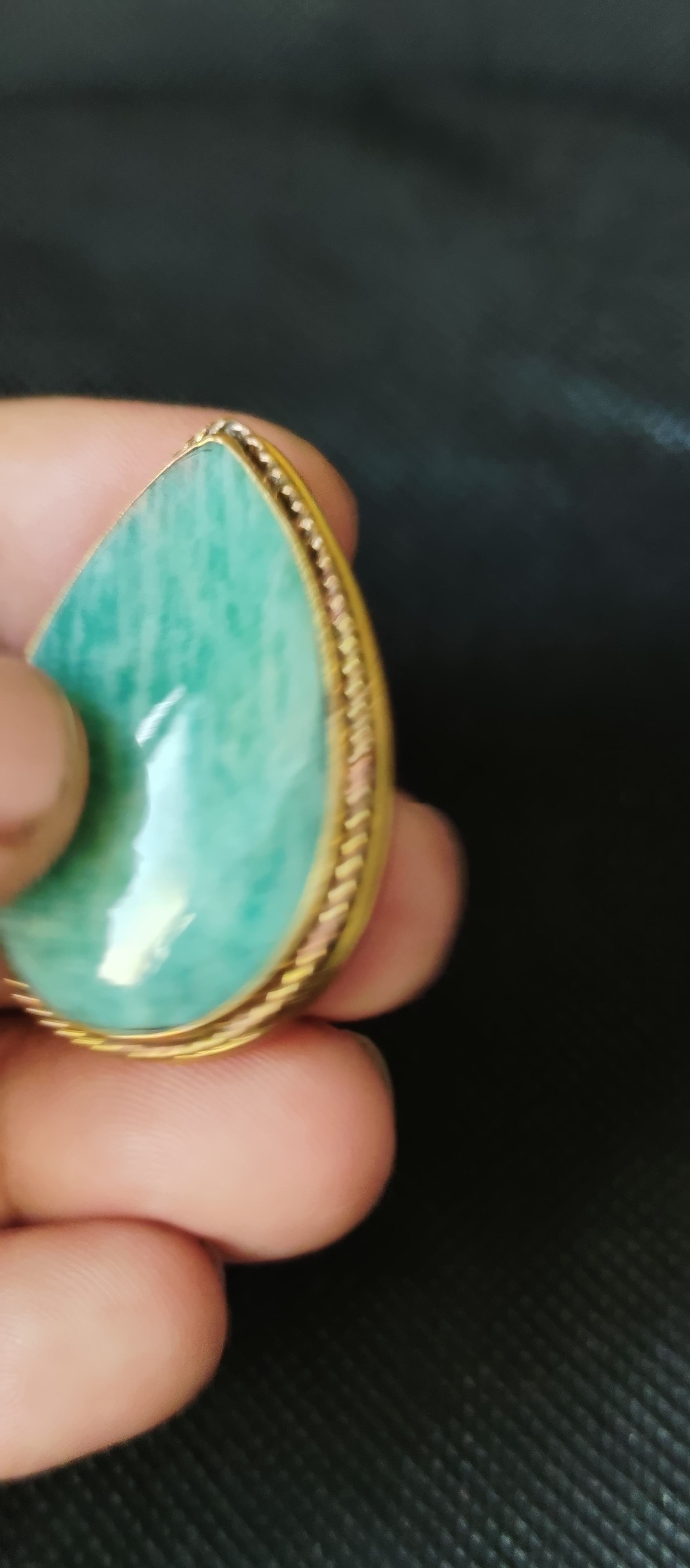 สีเหลือง