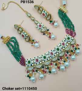 Conjunto de pendientes de collar de perlas de Gargantilla Kundan de tono dorado tradicional y de moda de lujo indio con Mangtikka para mujeres y niñas - Product Image 2