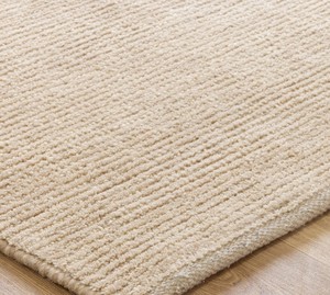 Tapis Eco Breeze 100% en laine biologique fabriqué à la main en Inde beige avec une texture luxueuse pour un usage domestique Tapis beige fait à la main en Inde - Product Image 5