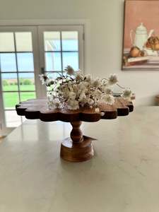 Support à gâteau en bois fait main avec un savoir-faire élégant, adapté aux occasions spéciales - Product Image 2