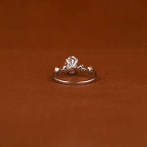Bague en diamant de laboratoire en or massif 14KT Style classique Taille ovale Engagement avec certificat IGI Son cadeau - Product Image 5